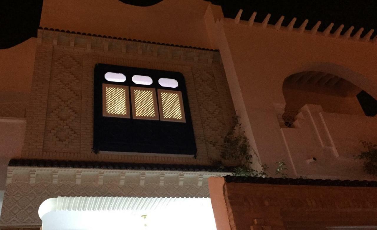 Dar Ezzahra Villa Tozeur Luaran gambar